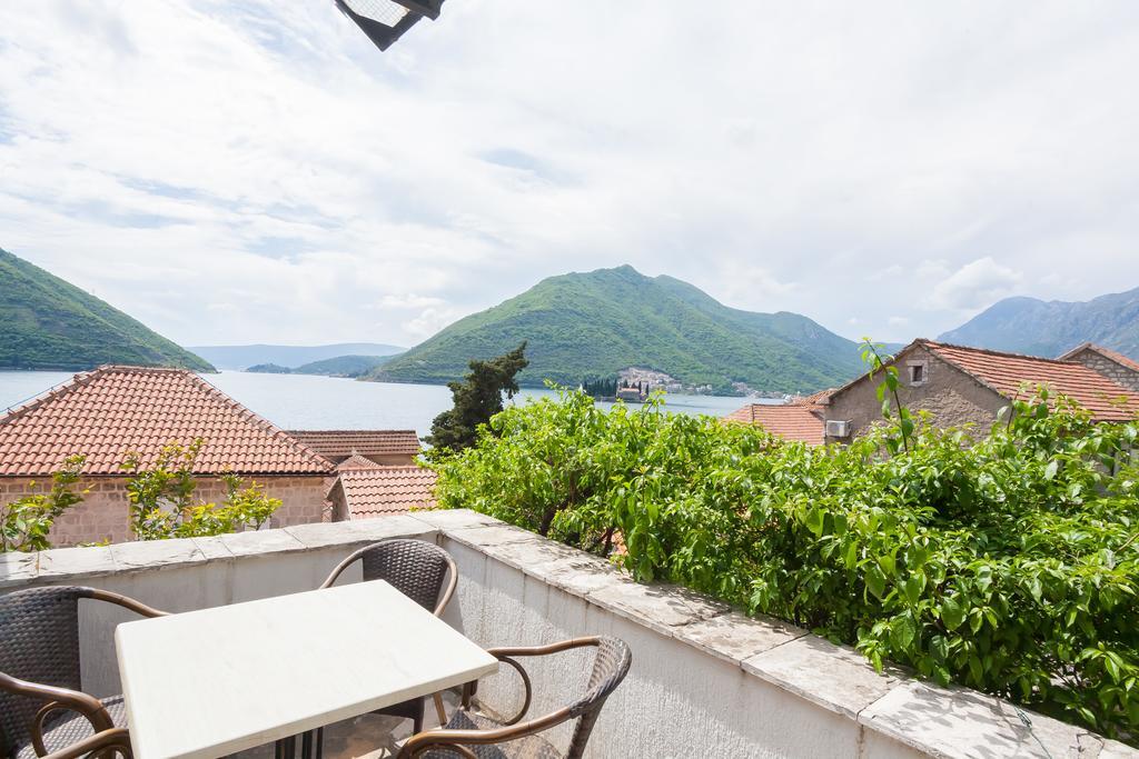 Villa & Apartments Perasto Экстерьер фото