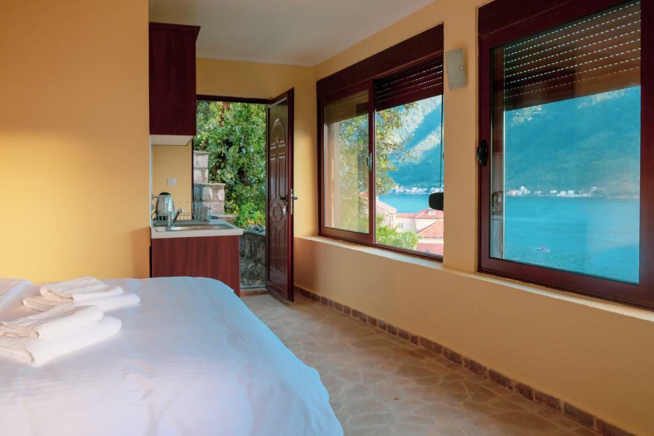 Villa & Apartments Perasto Экстерьер фото